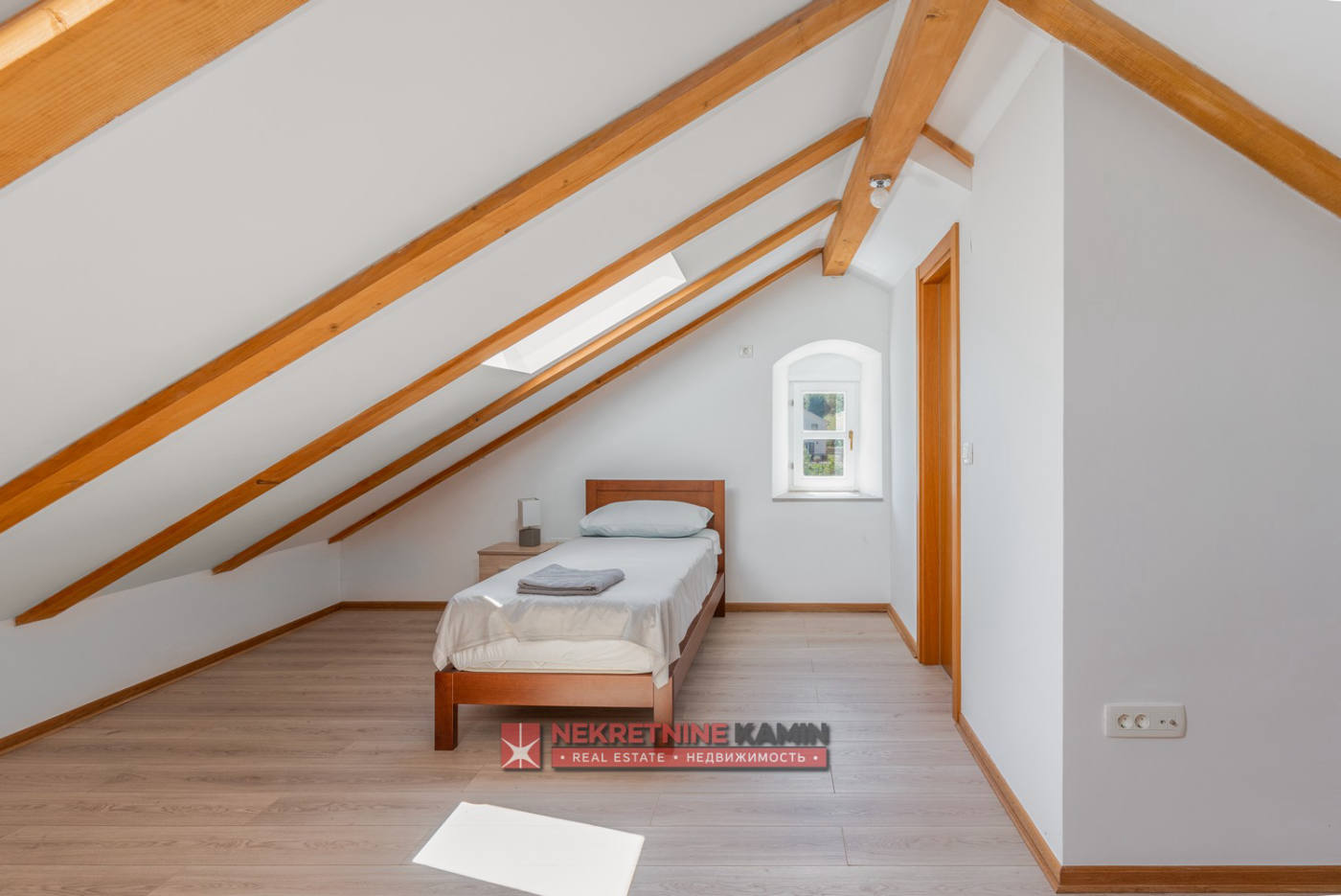 Комерційна нерухомість, 8611 м², 4 500 000$ — FAKTOR
